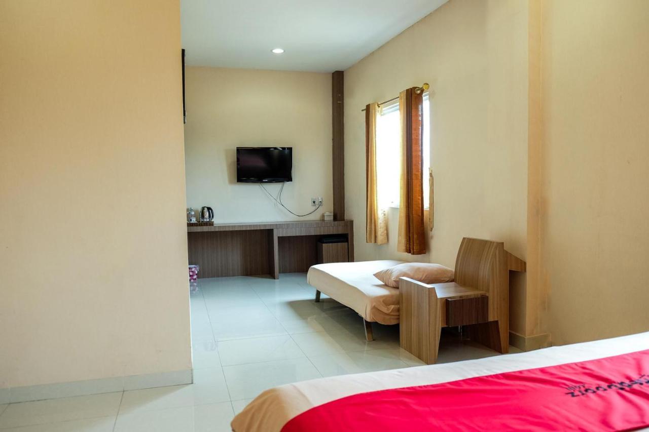 Reddoorz Plus Near Living World เปกันบารู ภายนอก รูปภาพ